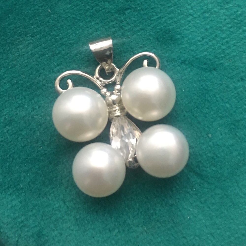Faux Pearl Pendant